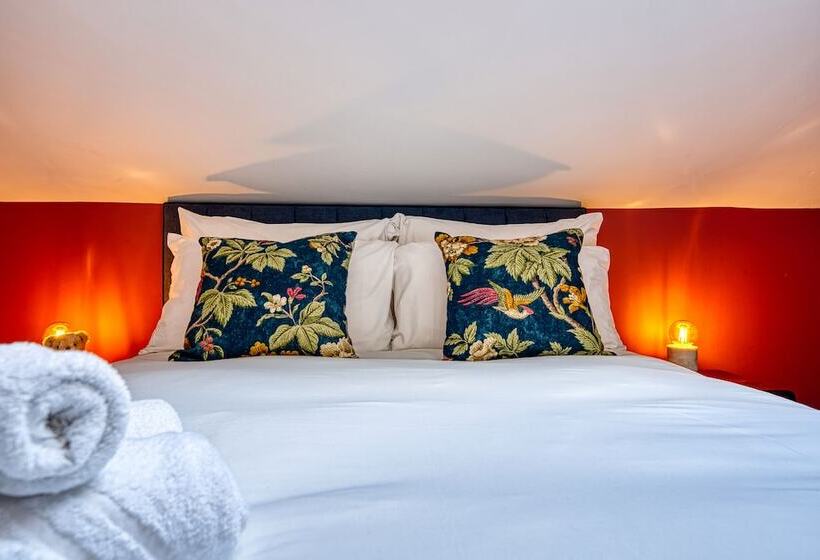 Haworth Heights   An Amazing Aparthotel!