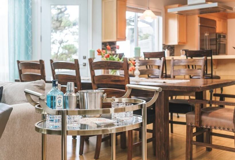 Hot Tub 1 Block To Beachtown Chefs Kitchen Villa Manzanita By Avantstay