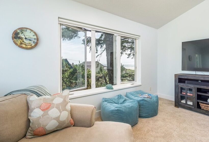 Hot Tub 1 Block To Beachtown Chefs Kitchen Villa Manzanita By Avantstay