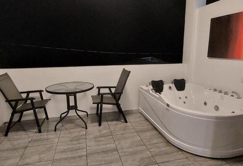 هتل Bonsai Jacuzzi Suites