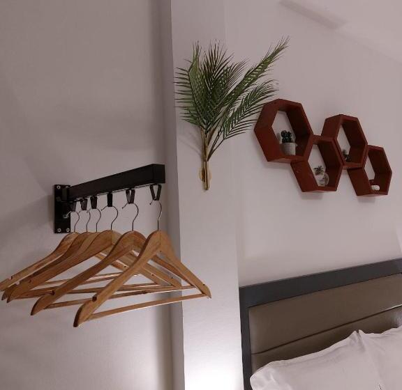 هتل Bonsai Jacuzzi Suites