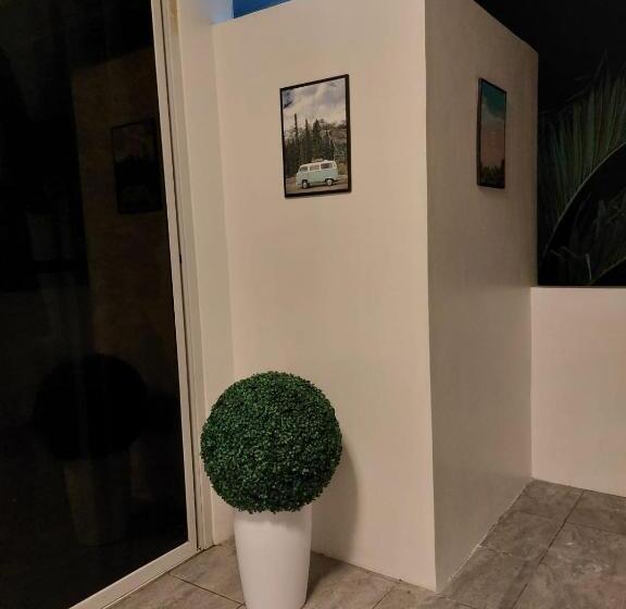 هتل Bonsai Jacuzzi Suites