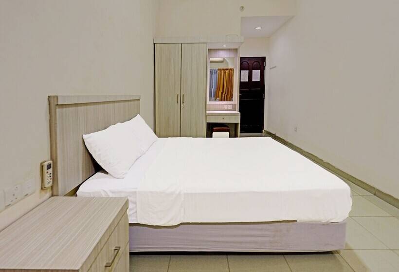 Отель Collection O 91484 Lai Lai Apartment