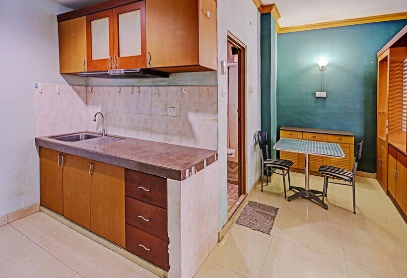 Отель Collection O 91484 Lai Lai Apartment