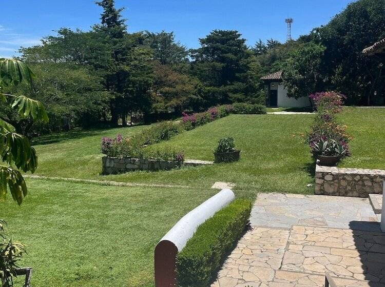 ホテル Hacienda Villa Victoria