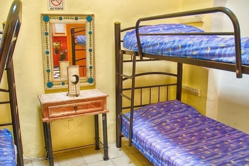 Отель Hostal De Maria   Hostel