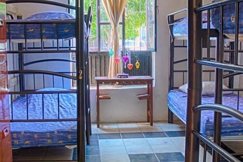 Отель Hostal De Maria   Hostel