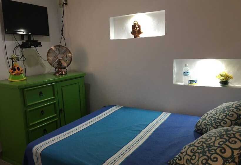 Отель Hostal De Maria   Hostel