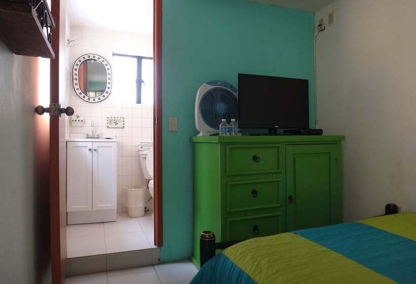 Отель Hostal De Maria   Hostel