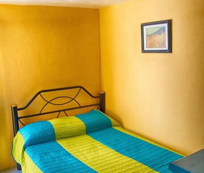 Отель Hostal De Maria   Hostel