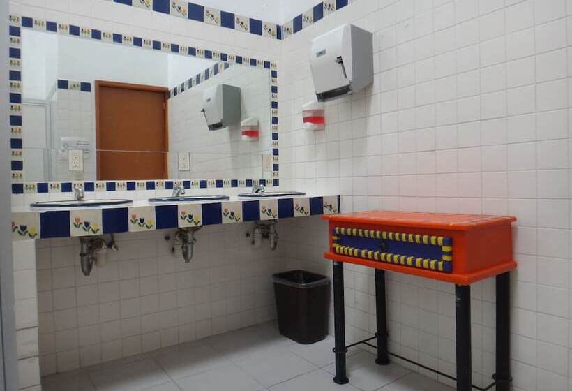 Отель Hostal De Maria   Hostel