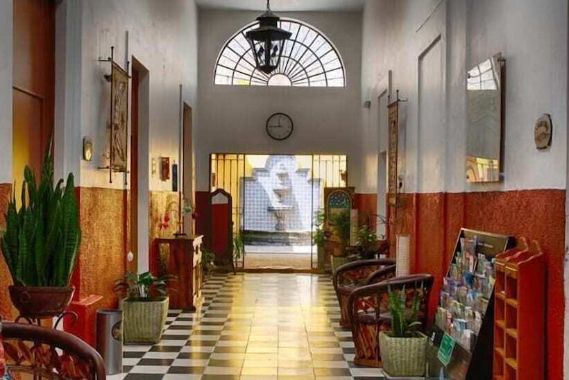 Отель Hostal De Maria   Hostel