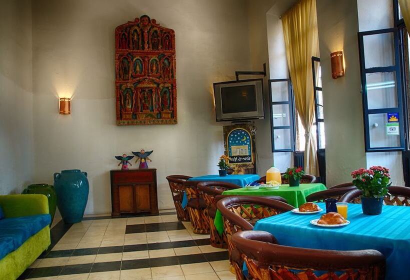 Отель Hostal De Maria   Hostel