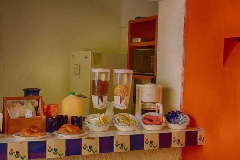 Отель Hostal De Maria   Hostel