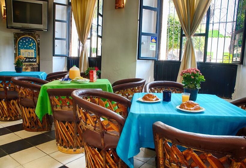 Отель Hostal De Maria   Hostel