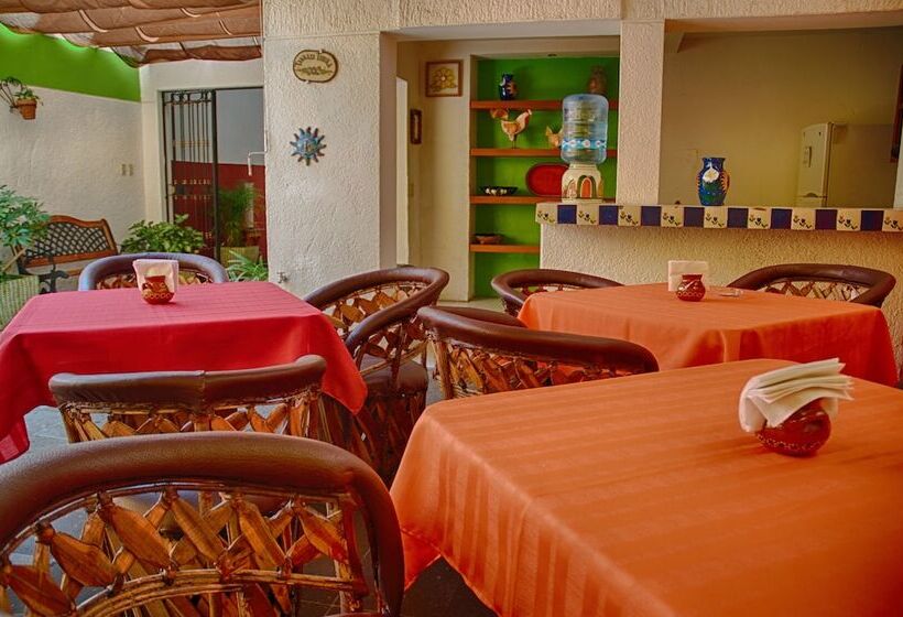 Отель Hostal De Maria   Hostel