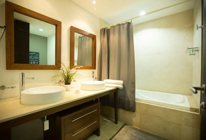 فندق Oceanfront 19th  Icon Puerto Vallarta