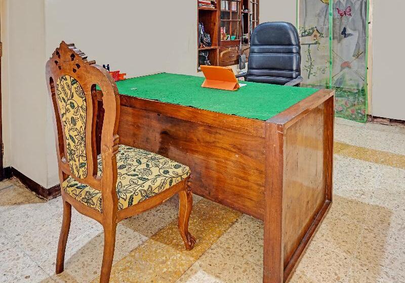 בית מלון כפרי Oyo 91502 Kost Bu Lilies Syariah