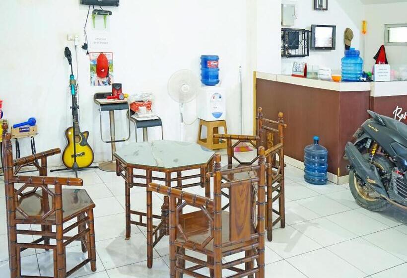 Отель Oyo 91559 Kost Bangau Syariah