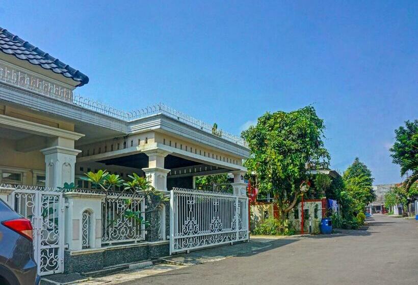 호텔 Spot On 91461 Saungawi Stay Syariah