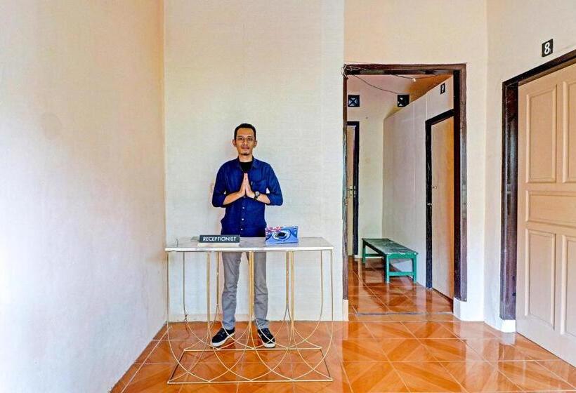 호텔 Spot On 91478 Wisma Aura Syariah