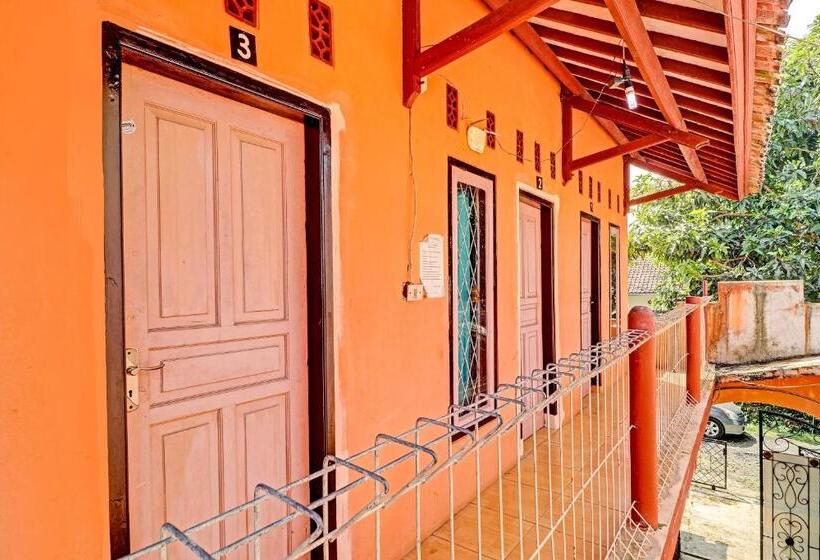 호텔 Spot On 91478 Wisma Aura Syariah