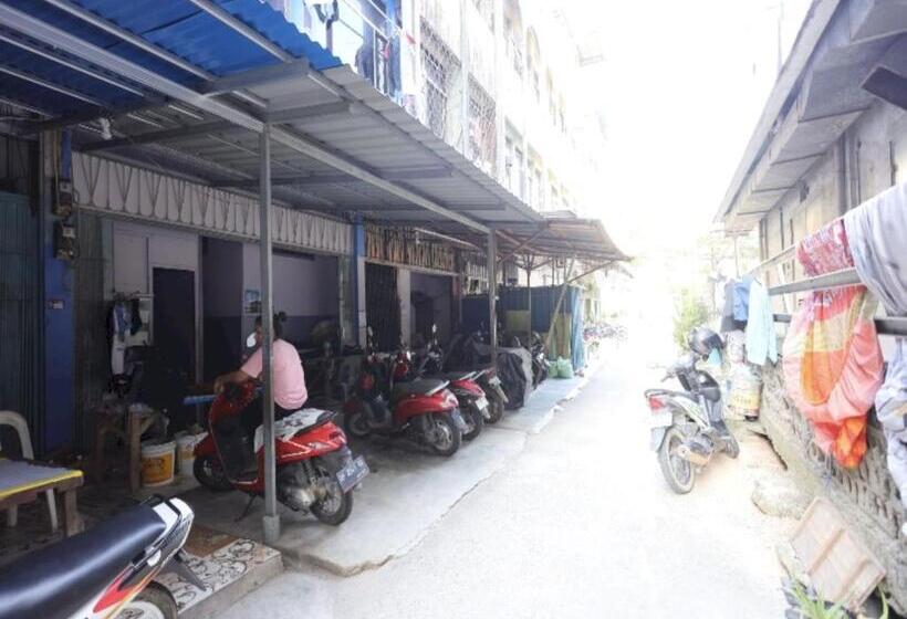 Отель Spot On 93276 Fendi 2 Homestay Syariah