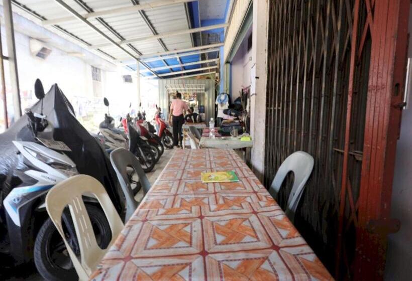 Отель Spot On 93276 Fendi 2 Homestay Syariah