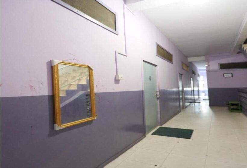 Отель Spot On 93276 Fendi 2 Homestay Syariah