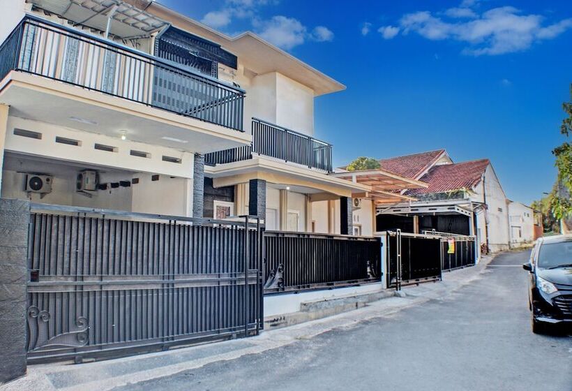 ホテル Spot On 91504 De Vila Ungu Syariah