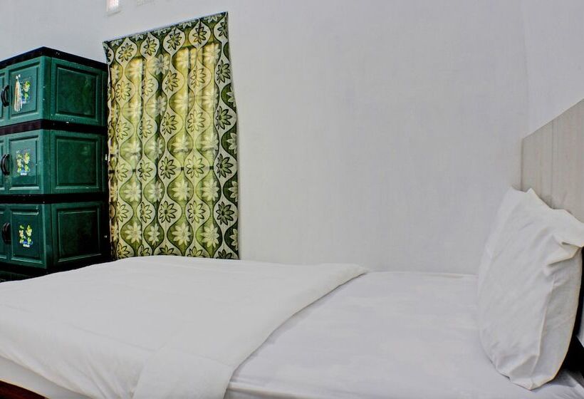 ホテル Spot On 91504 De Vila Ungu Syariah