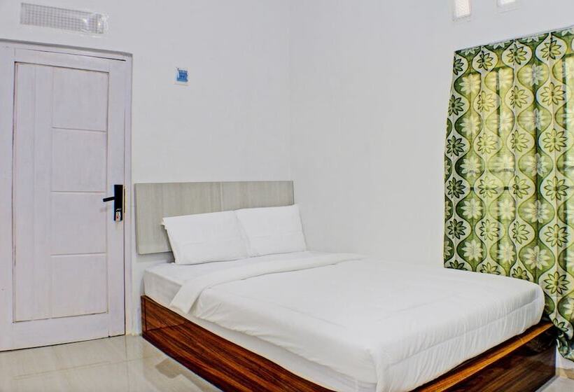 ホテル Spot On 91504 De Vila Ungu Syariah