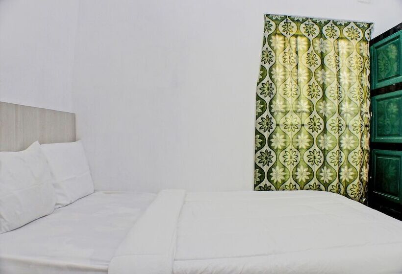 ホテル Spot On 91504 De Vila Ungu Syariah