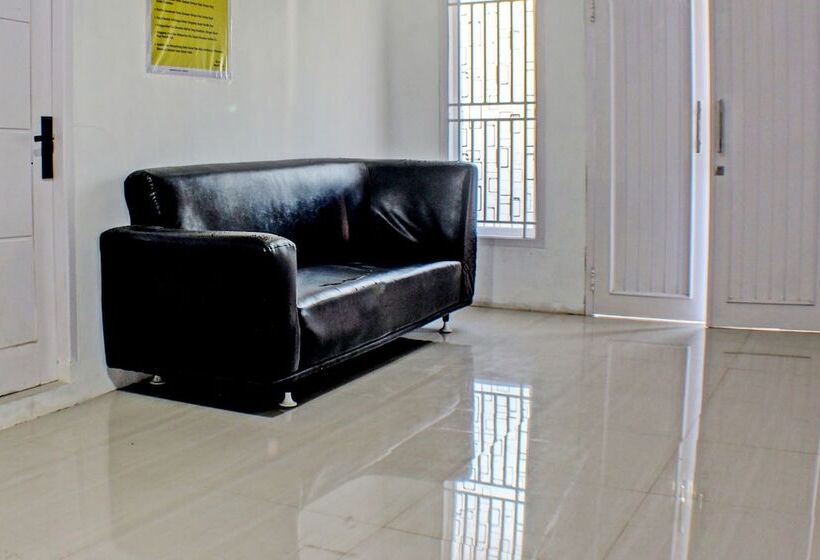 ホテル Spot On 91504 De Vila Ungu Syariah