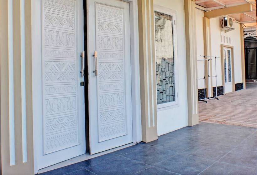 ホテル Spot On 91504 De Vila Ungu Syariah