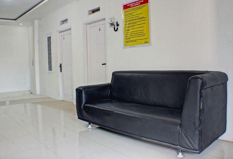 ホテル Spot On 91504 De Vila Ungu Syariah