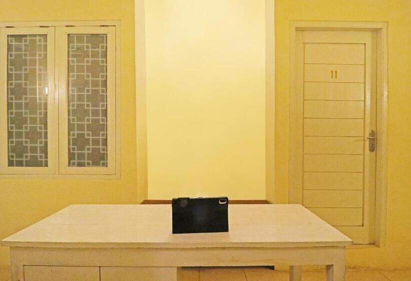 ホテル Spot On 91504 De Vila Ungu Syariah