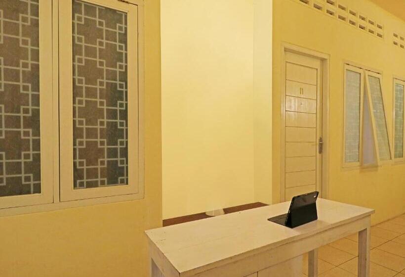 ホテル Spot On 91504 De Vila Ungu Syariah