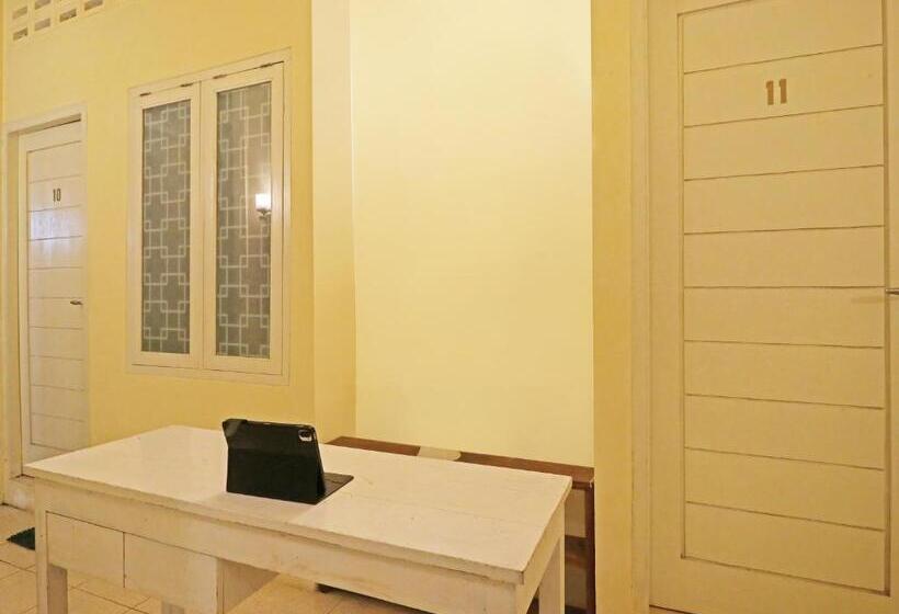 ホテル Spot On 91504 De Vila Ungu Syariah