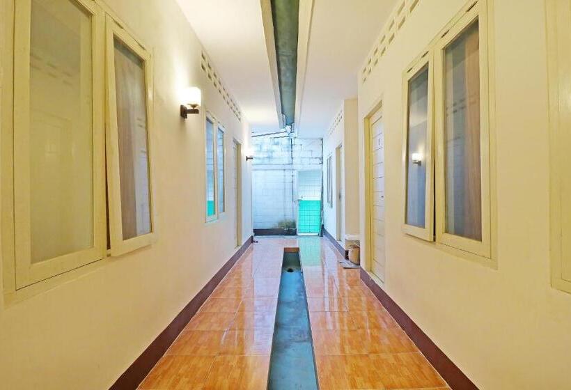 ホテル Spot On 91504 De Vila Ungu Syariah