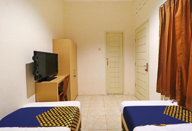 ホテル Spot On 91504 De Vila Ungu Syariah