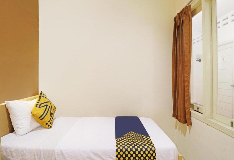 ホテル Spot On 91504 De Vila Ungu Syariah