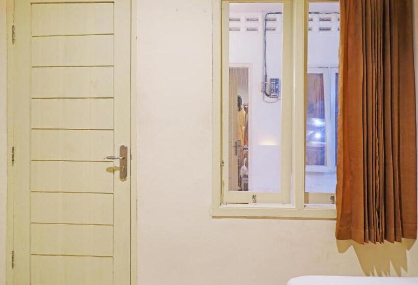 ホテル Spot On 91504 De Vila Ungu Syariah