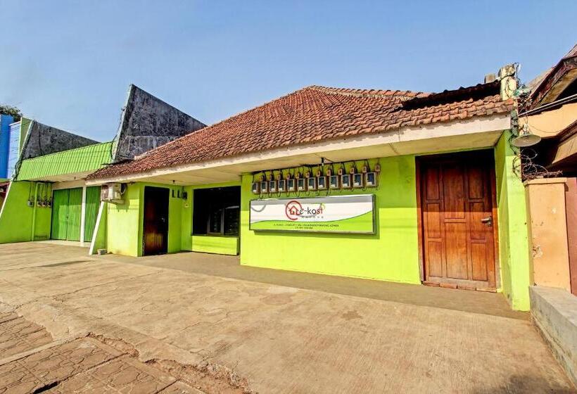 酒店 Spot On 91521 Mayong Guesthouse