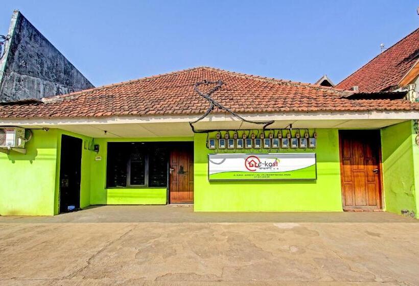 酒店 Spot On 91521 Mayong Guesthouse