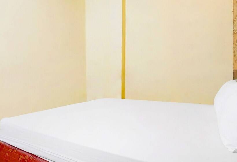 ホテル Wisma Idola Palopo