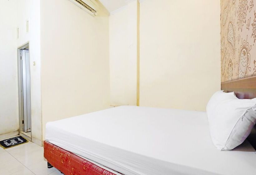 ホテル Wisma Idola Palopo