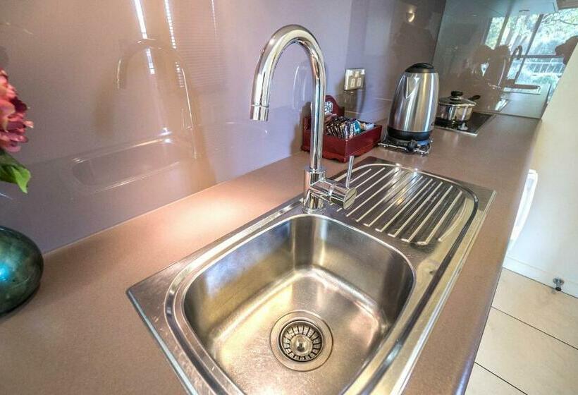 Kings Of Riccarton Motel