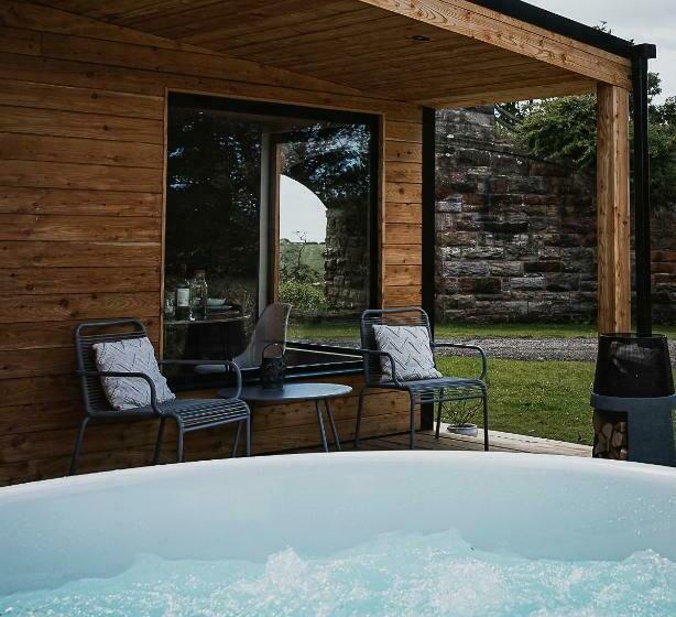 Off The Track Getaway, Luxury Lodge