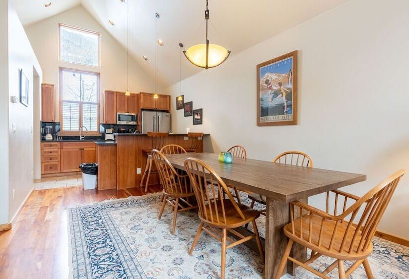 Owl Meadows 24 By Avantstay Walking Distance To Town & Slopes!